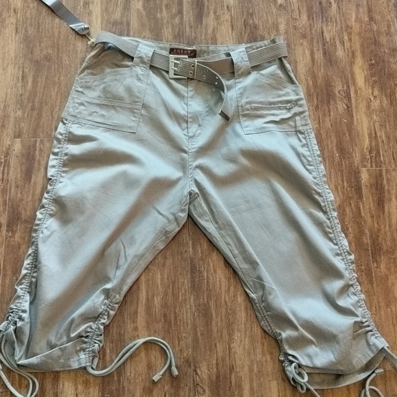 Crest Capris say 19/20 fit like 16